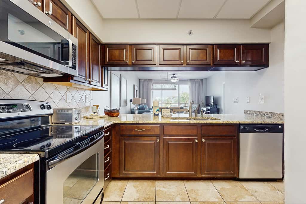 Elegant abode overlooking the pool with beach access, tennis & pickleball