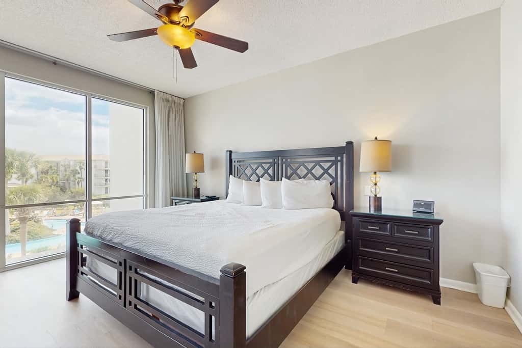 Elegant abode overlooking the pool with beach access, tennis & pickleball