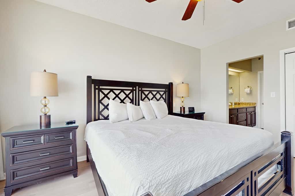 Elegant abode overlooking the pool with beach access, tennis & pickleball