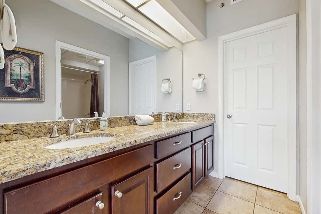 Elegant abode overlooking the pool with beach access, tennis & pickleball