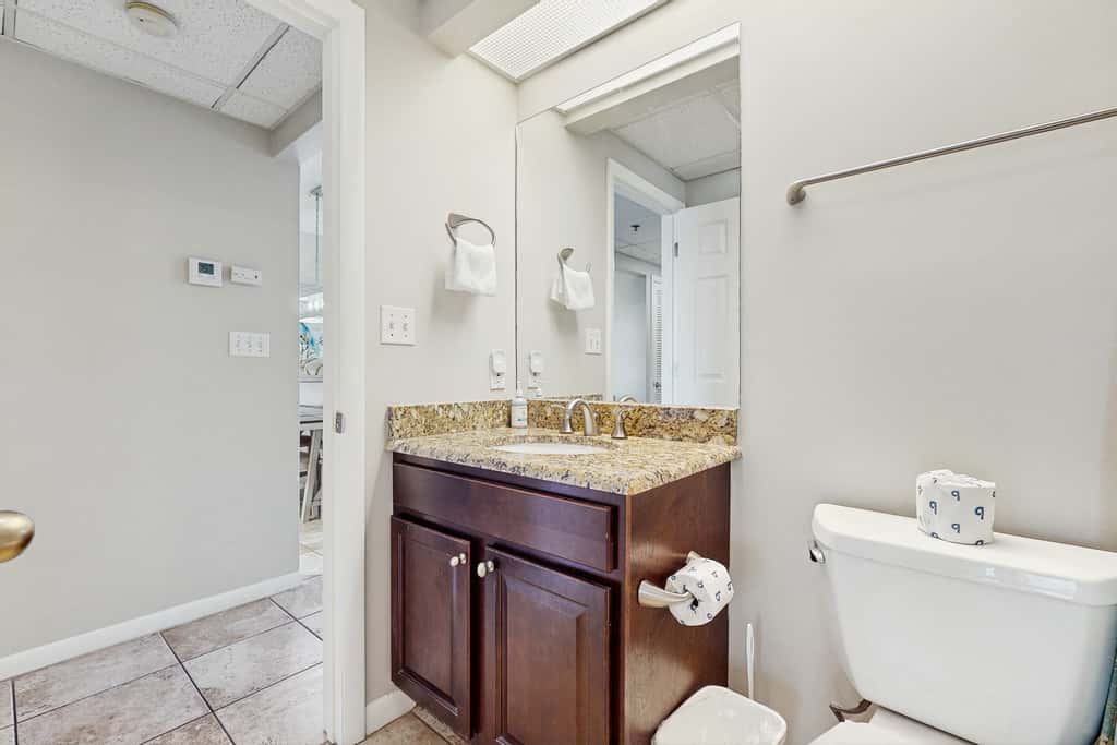 Elegant abode overlooking the pool with beach access, tennis & pickleball