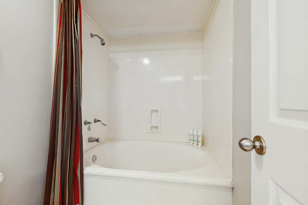 Elegant abode overlooking the pool with beach access, tennis & pickleball