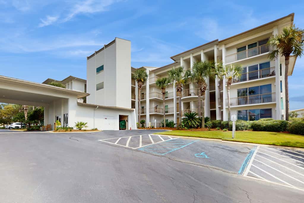Elegant abode overlooking the pool with beach access, tennis & pickleball