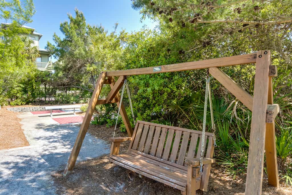 Elegant abode overlooking the pool with beach access, tennis & pickleball