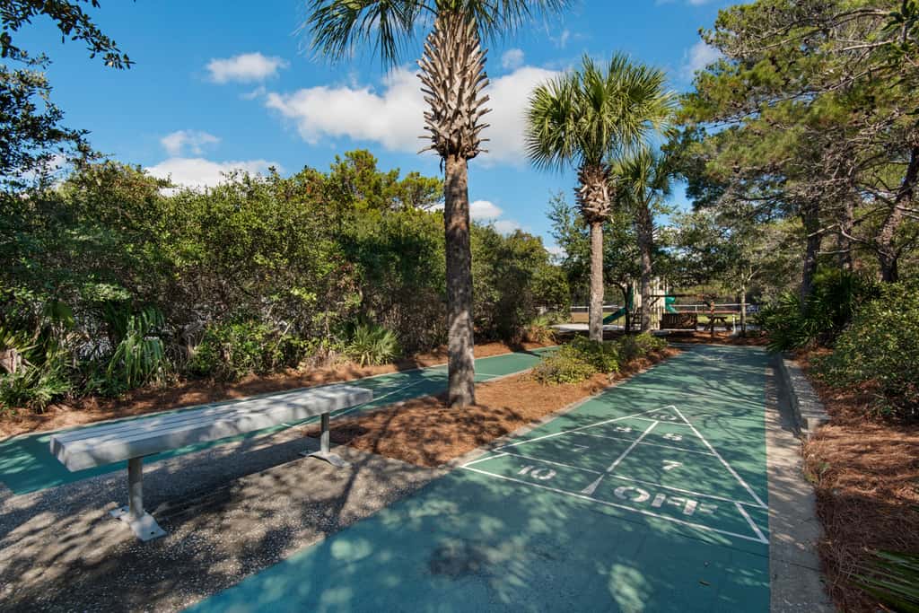 Elegant abode overlooking the pool with beach access, tennis & pickleball