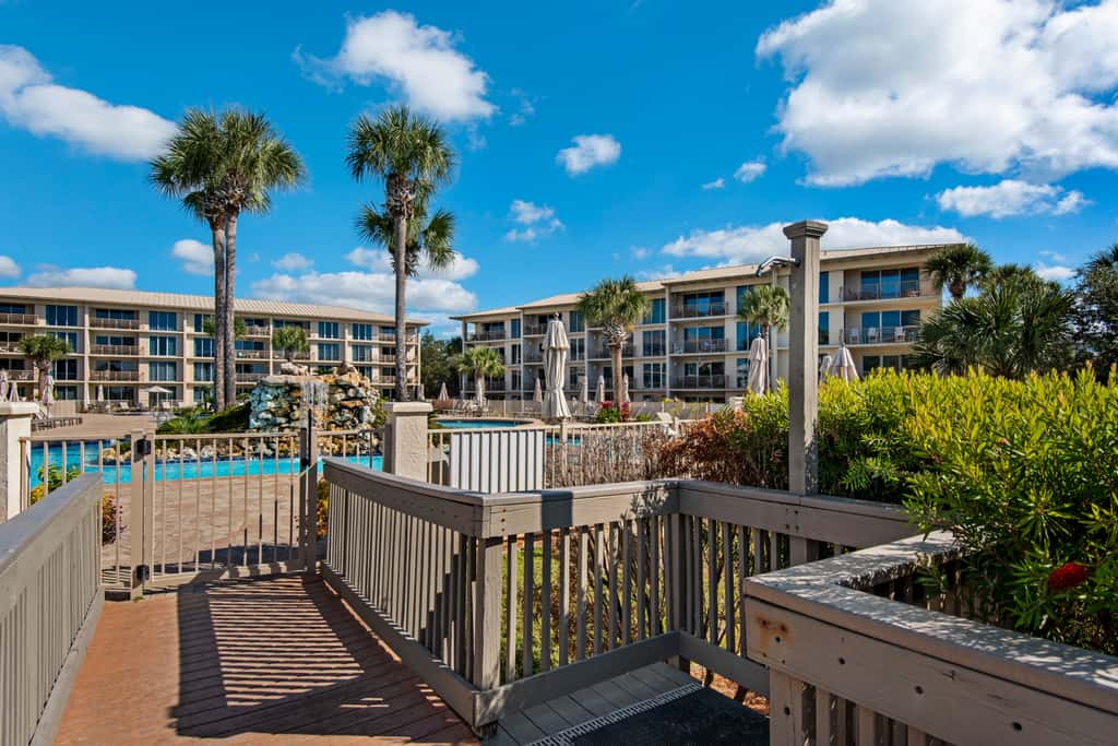 Elegant abode overlooking the pool with beach access, tennis & pickleball