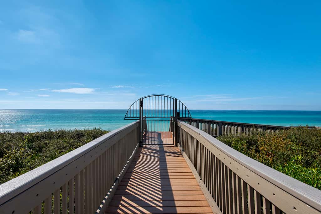 Elegant abode overlooking the pool with beach access, tennis & pickleball