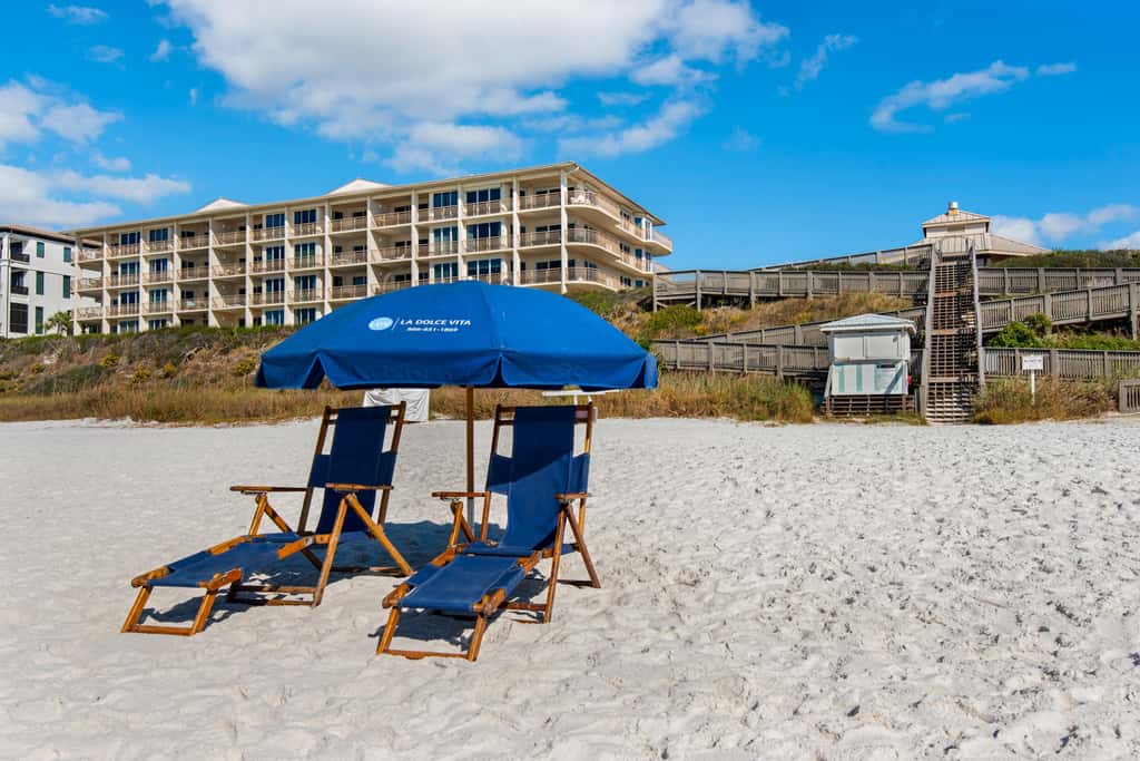 Elegant abode overlooking the pool with beach access, tennis & pickleball