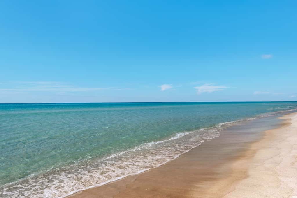 Elegant abode overlooking the pool with beach access, tennis & pickleball