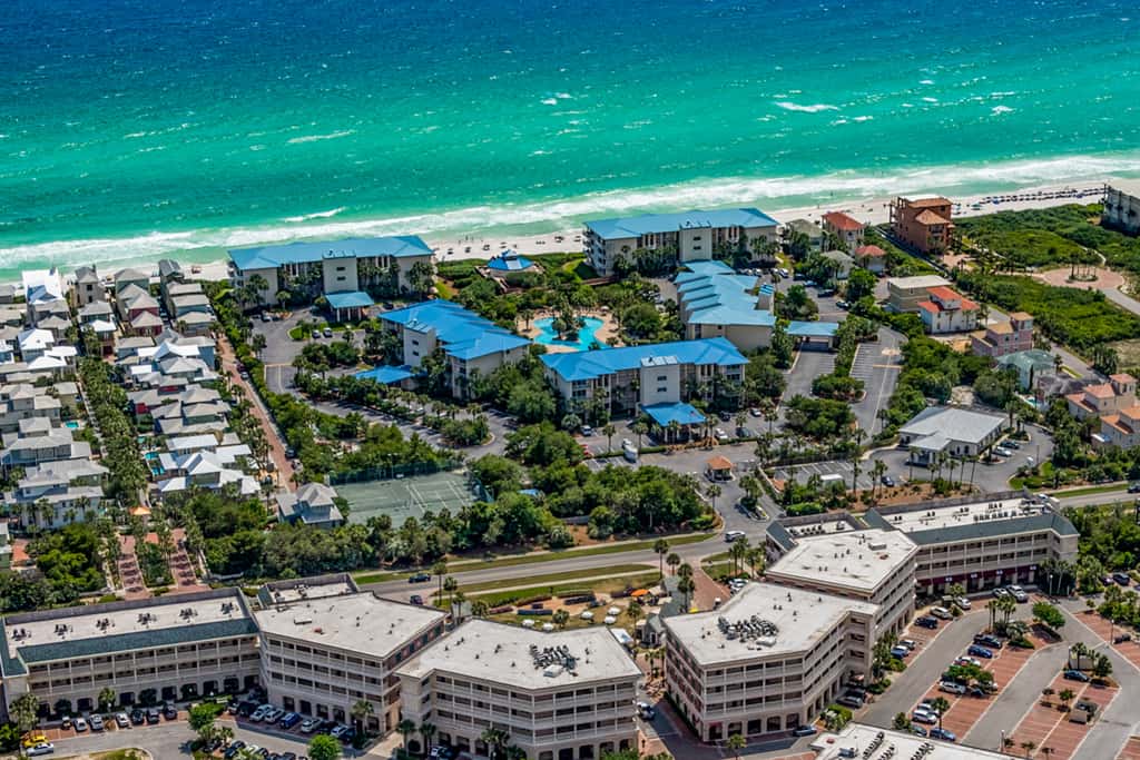 Elegant abode overlooking the pool with beach access, tennis & pickleball