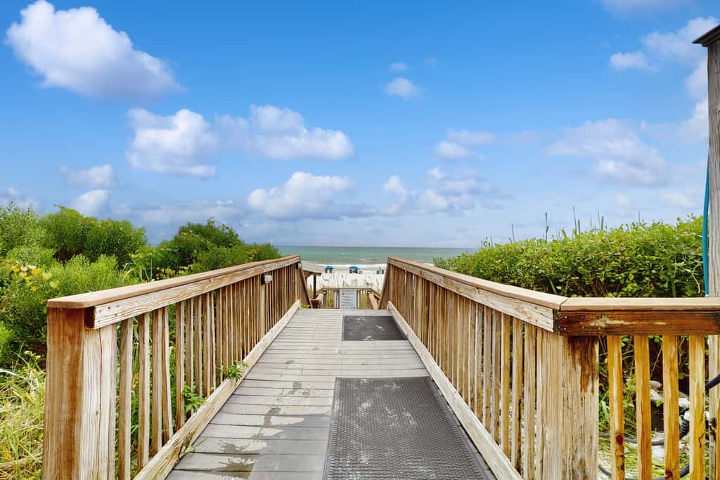 Cozy, Gulf-front home with 2 beach chairs - short distance to entertainment