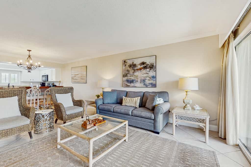 Cozy, Gulf-front home with 2 beach chairs - short distance to entertainment