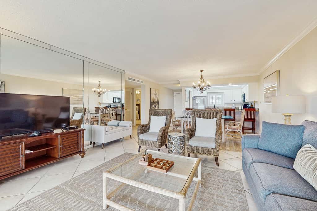 Cozy, Gulf-front home with 2 beach chairs - short distance to entertainment