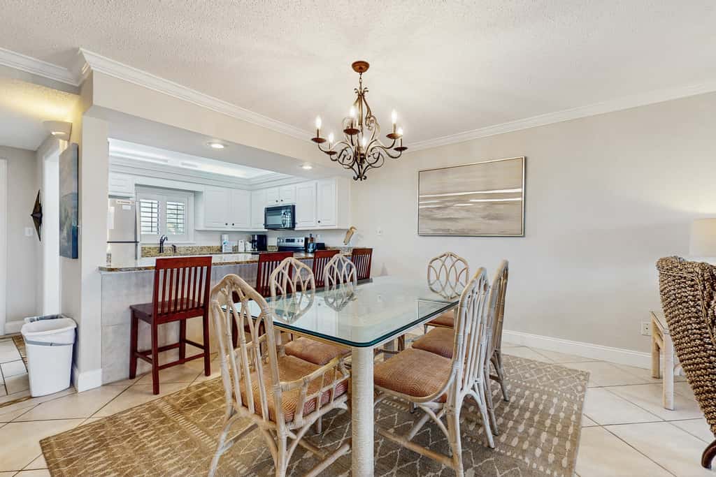 Cozy, Gulf-front home with 2 beach chairs - short distance to entertainment