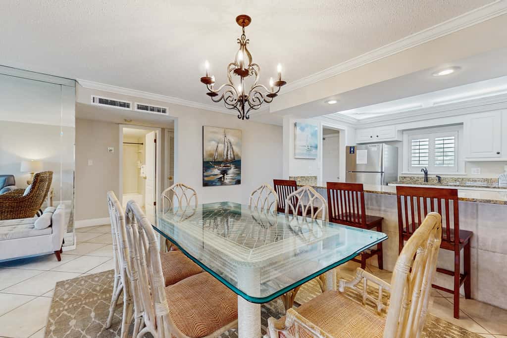 Cozy, Gulf-front home with 2 beach chairs - short distance to entertainment