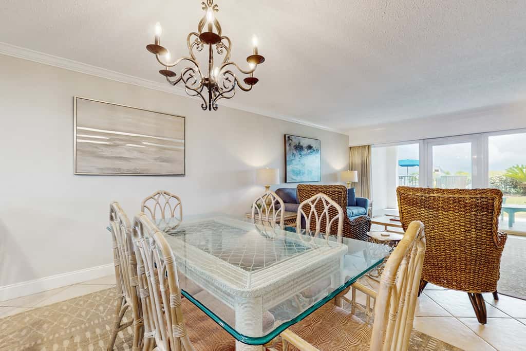 Cozy, Gulf-front home with 2 beach chairs - short distance to entertainment