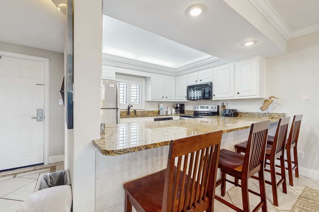 Cozy, Gulf-front home with 2 beach chairs - short distance to entertainment