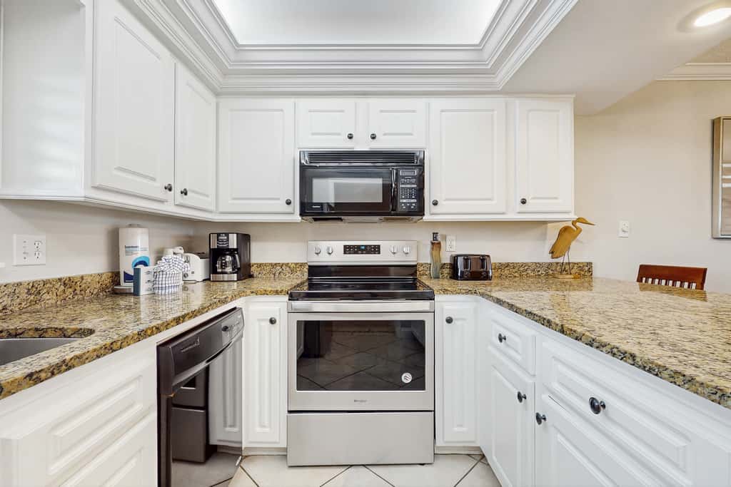 Cozy, Gulf-front home with 2 beach chairs - short distance to entertainment
