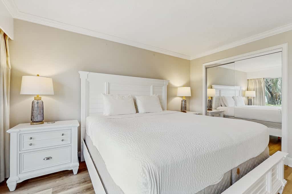 Cozy, Gulf-front home with 2 beach chairs - short distance to entertainment