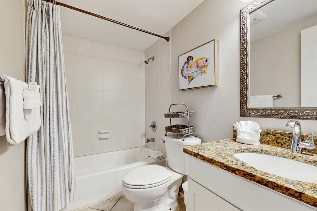 Cozy, Gulf-front home with 2 beach chairs - short distance to entertainment