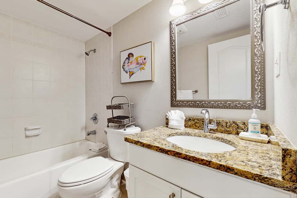 Cozy, Gulf-front home with 2 beach chairs - short distance to entertainment