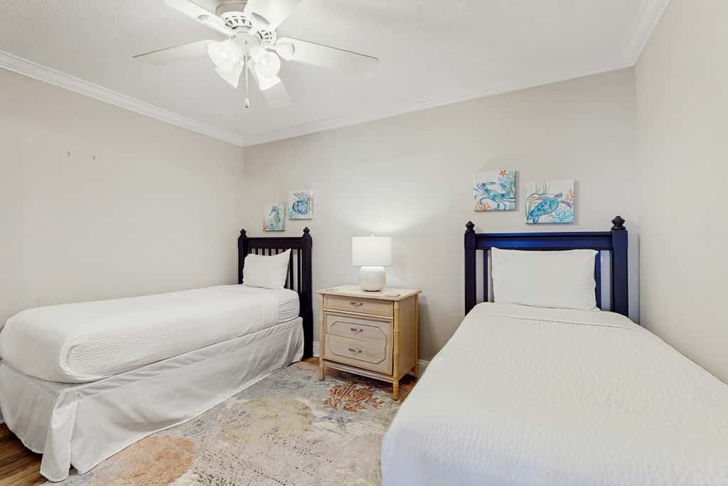 Cozy, Gulf-front home with 2 beach chairs - short distance to entertainment