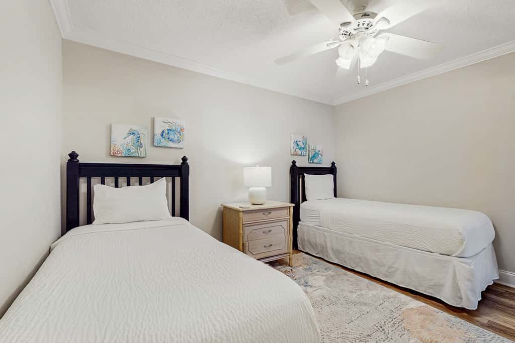 Cozy, Gulf-front home with 2 beach chairs - short distance to entertainment