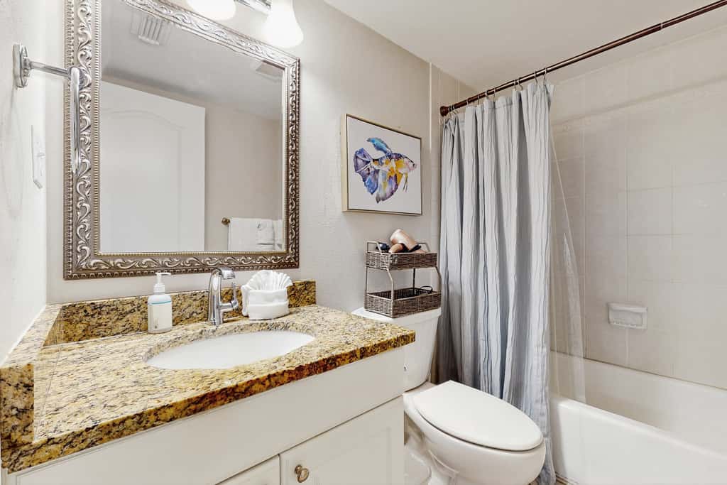 Cozy, Gulf-front home with 2 beach chairs - short distance to entertainment
