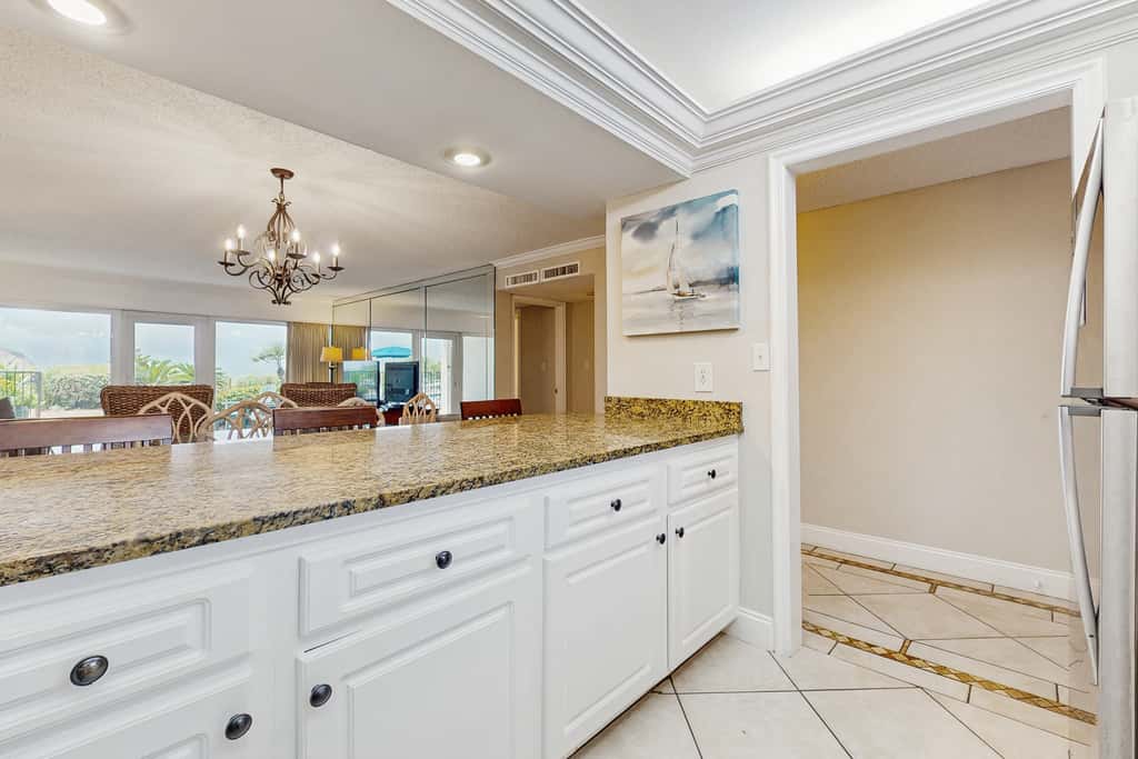 Cozy, Gulf-front home with 2 beach chairs - short distance to entertainment