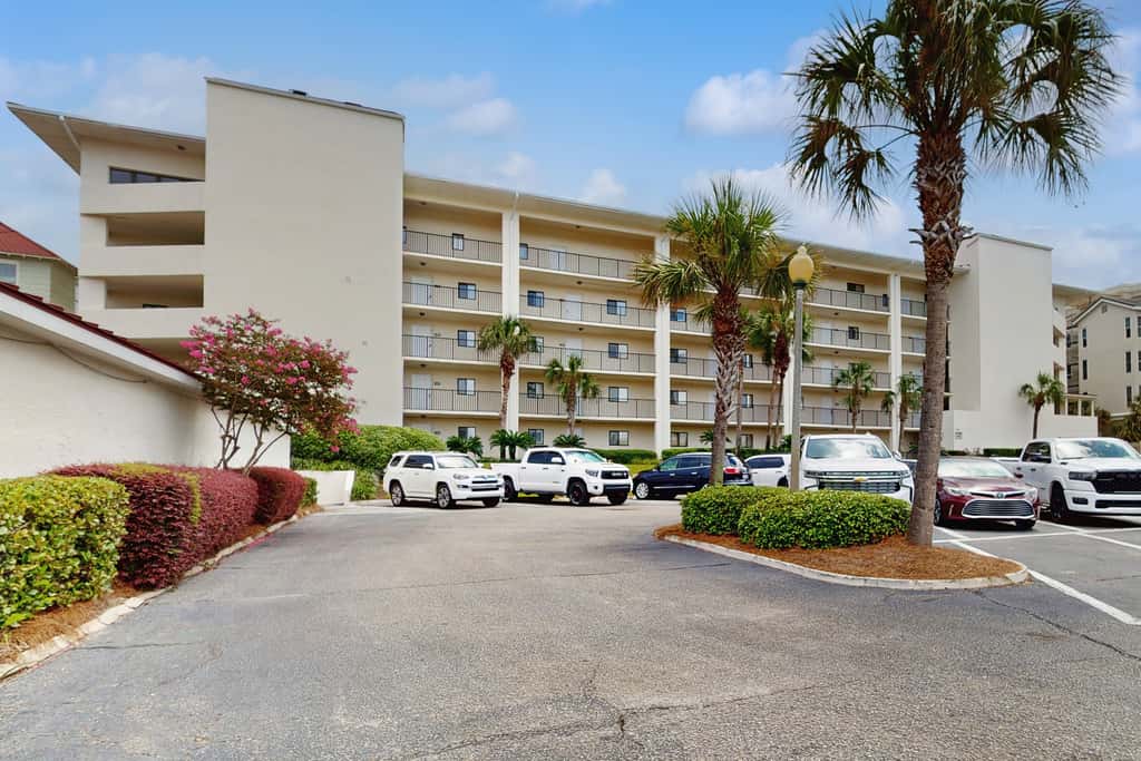 Cozy, Gulf-front home with 2 beach chairs - short distance to entertainment