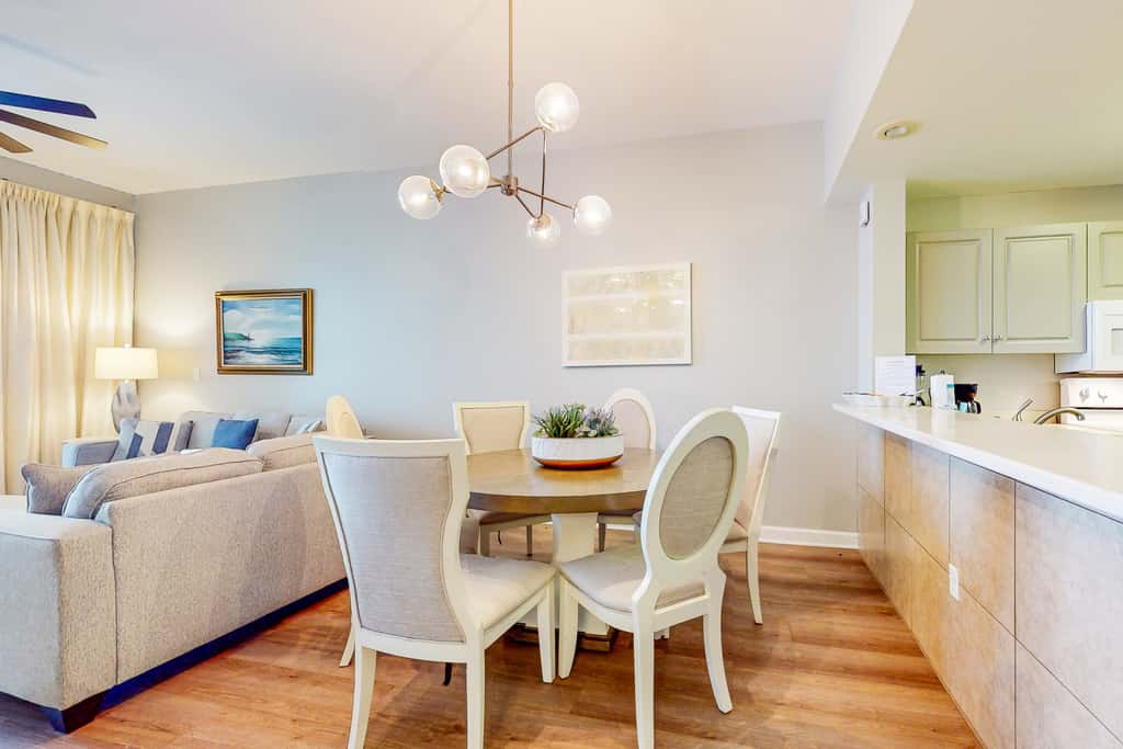 Bright getaway w gorgeous views - close to restaurants