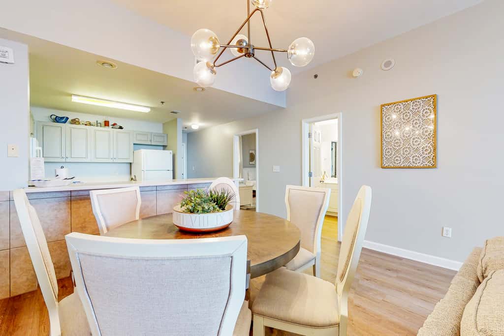 Bright getaway w gorgeous views - close to restaurants