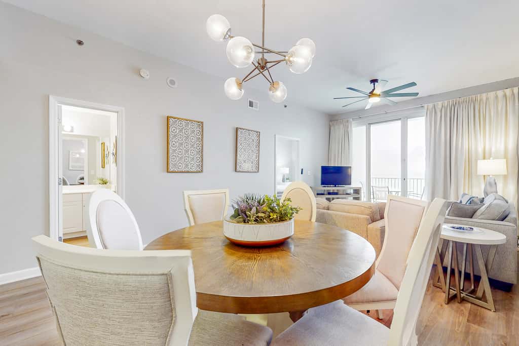 Bright getaway w gorgeous views - close to restaurants
