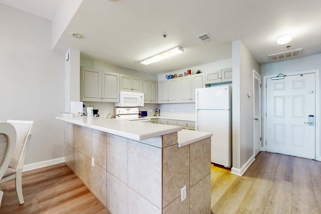 Bright getaway w gorgeous views - close to restaurants