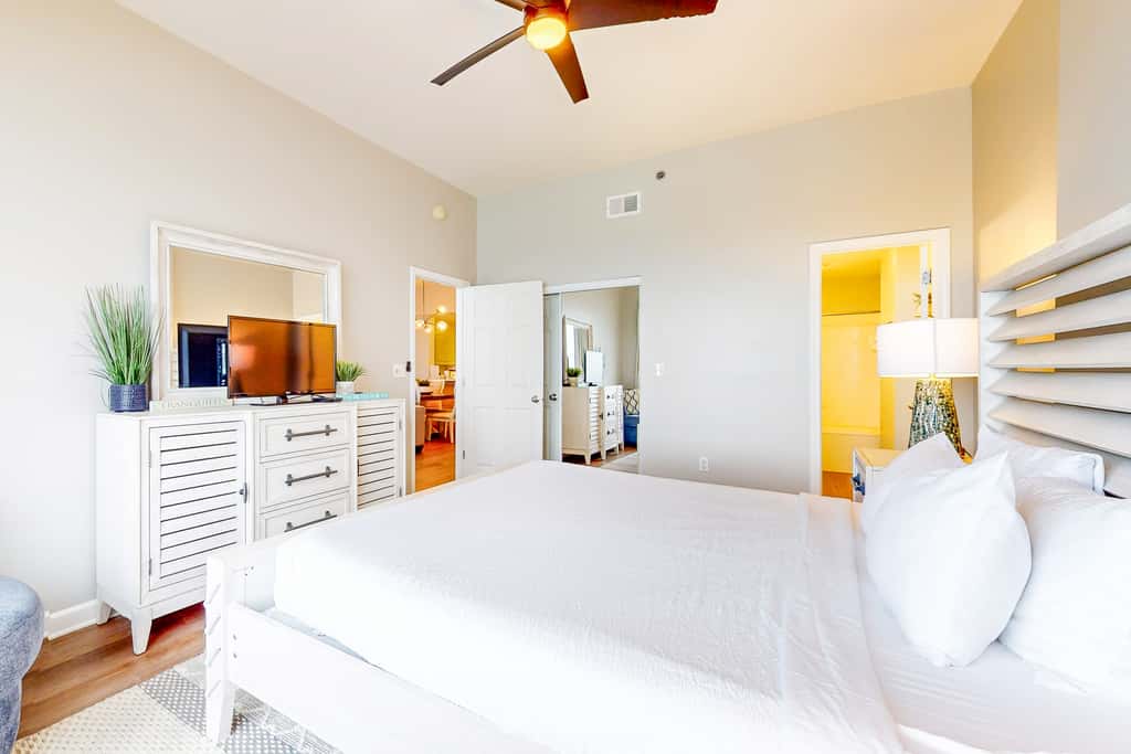 Bright getaway w gorgeous views - close to restaurants