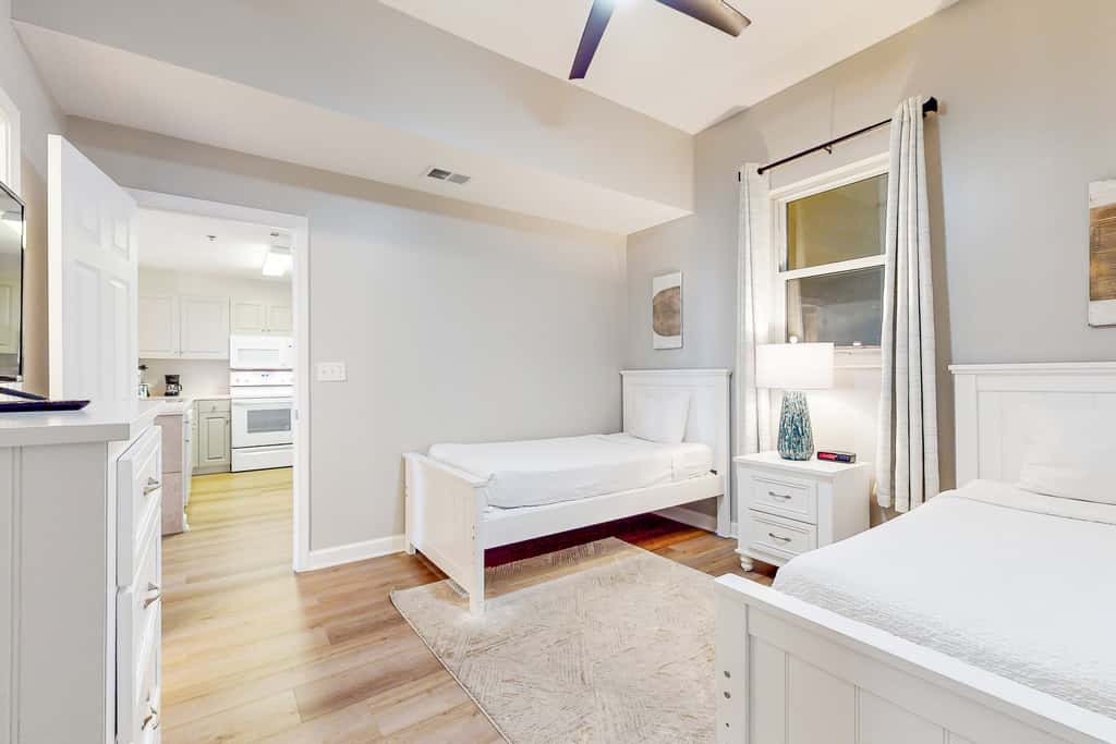 Bright getaway w gorgeous views - close to restaurants