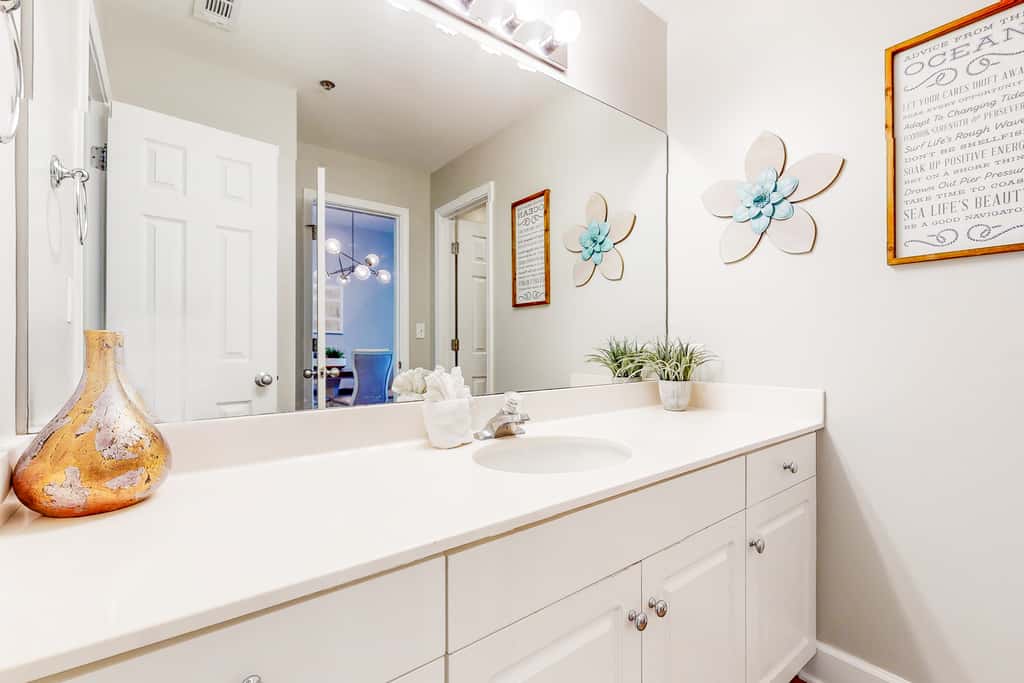 Bright getaway w gorgeous views - close to restaurants