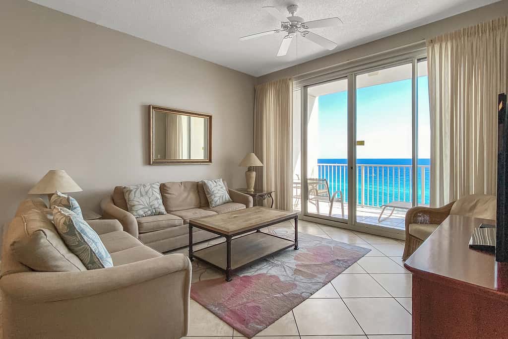 Comfortable unit, Breathtaking views, Quick walk to dining