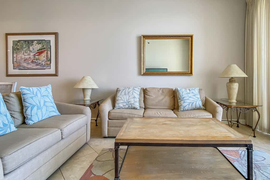 Comfortable unit, Breathtaking views, Quick walk to dining