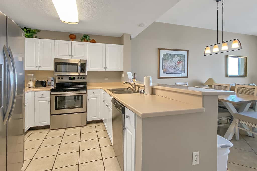 Comfortable unit, Breathtaking views, Quick walk to dining
