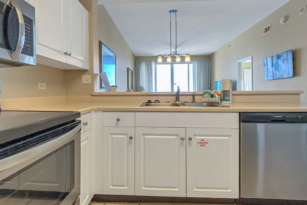 Comfortable unit, Breathtaking views, Quick walk to dining