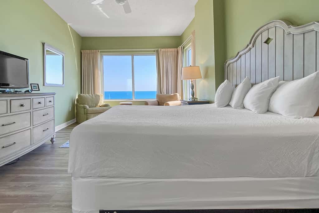 Comfortable unit, Breathtaking views, Quick walk to dining