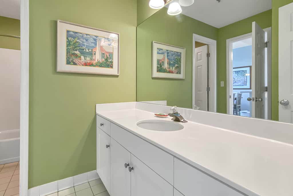 Comfortable unit, Breathtaking views, Quick walk to dining