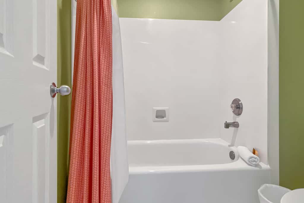 Comfortable unit, Breathtaking views, Quick walk to dining