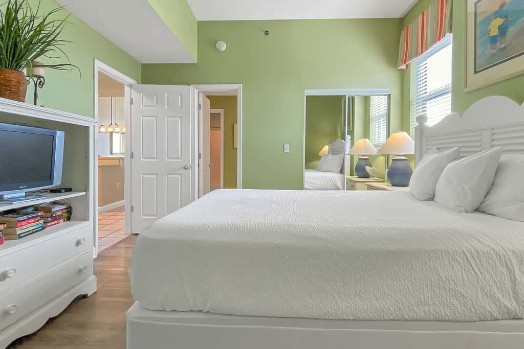 Comfortable unit, Breathtaking views, Quick walk to dining
