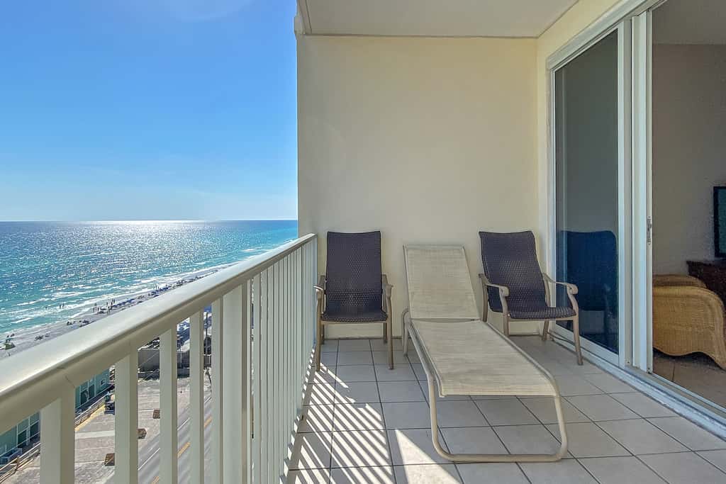 Comfortable unit, Breathtaking views, Quick walk to dining