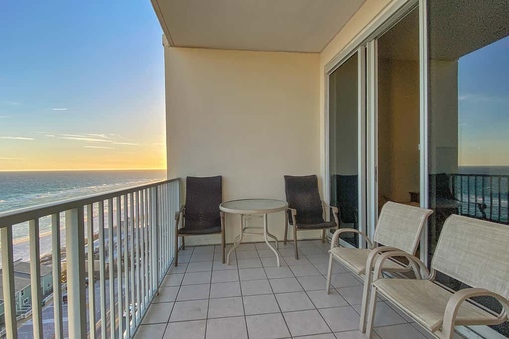 Comfortable unit, Breathtaking views, Quick walk to dining