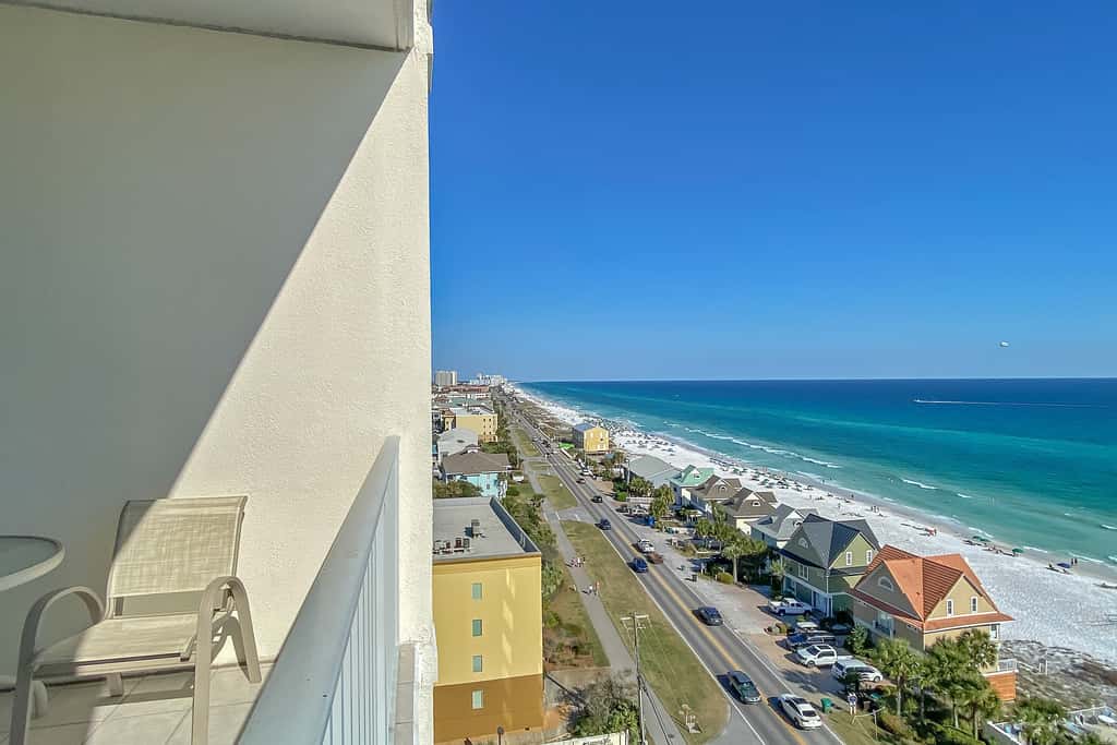 Comfortable unit, Breathtaking views, Quick walk to dining