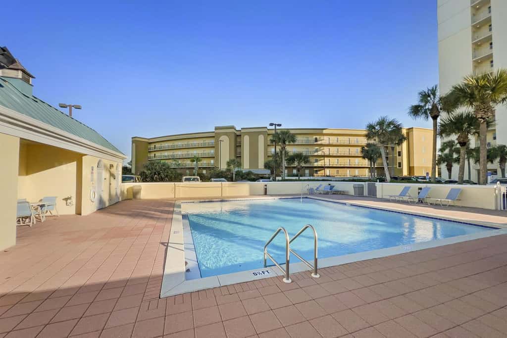 Comfortable unit, Breathtaking views, Quick walk to dining