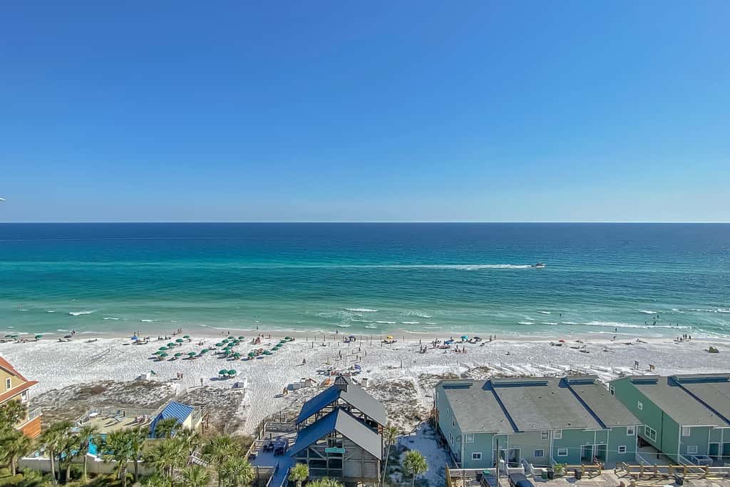 Comfortable unit, Breathtaking views, Quick walk to dining